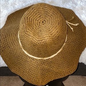 Straw floppy hat